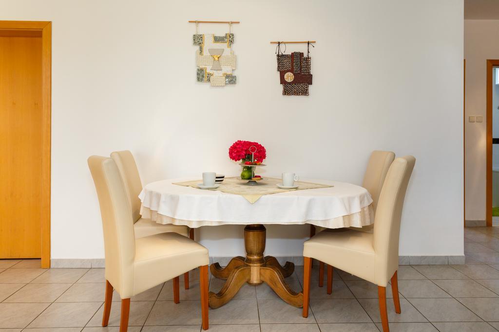 Apartman Snjezana Malinska Bagian luar foto