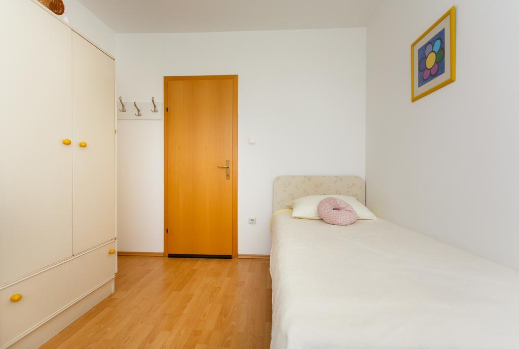 Apartman Snjezana Malinska Bagian luar foto