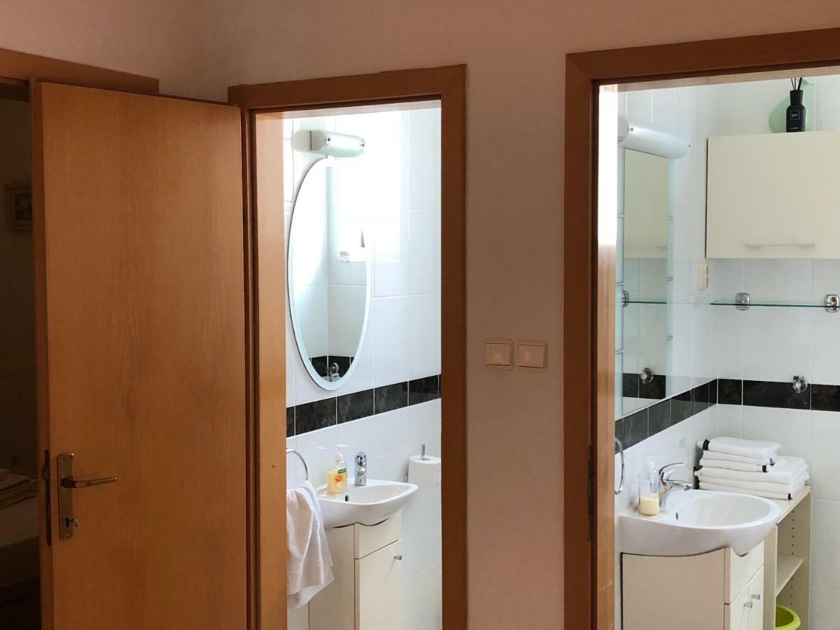 Apartman Snjezana Malinska Bagian luar foto