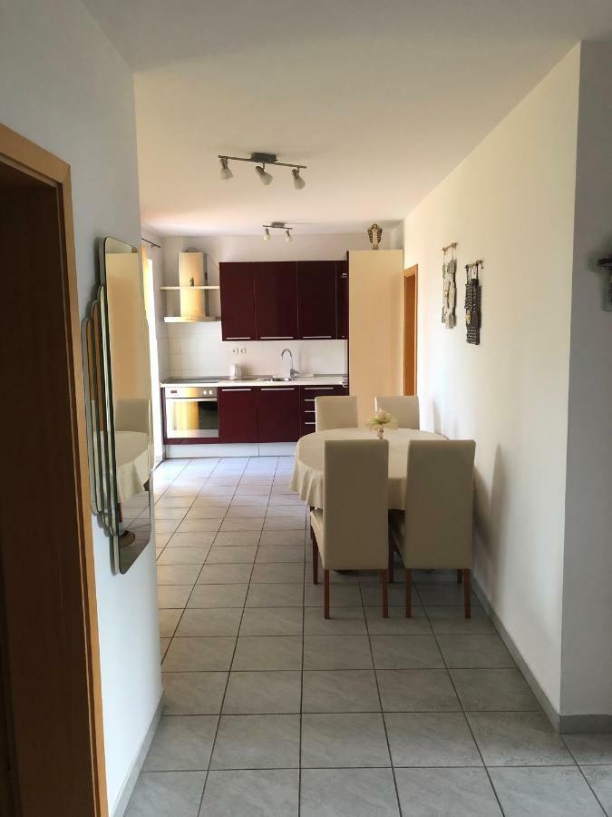 Apartman Snjezana Malinska Bagian luar foto